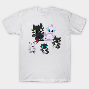 Cute dragon and family, toothless dragon, night furies T-Shirt